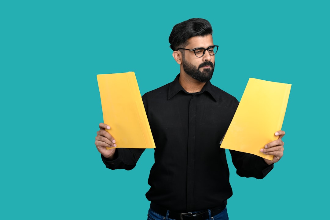 Ondernemer overweegt of hij zijn website zelf bouwt of laat bouwen